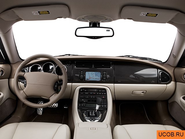 Coupe 2006 года Jaguar XK в 3D. Вид водительского места.